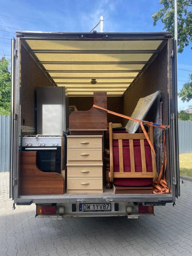 transport mebli busem wroclaw wniesienie